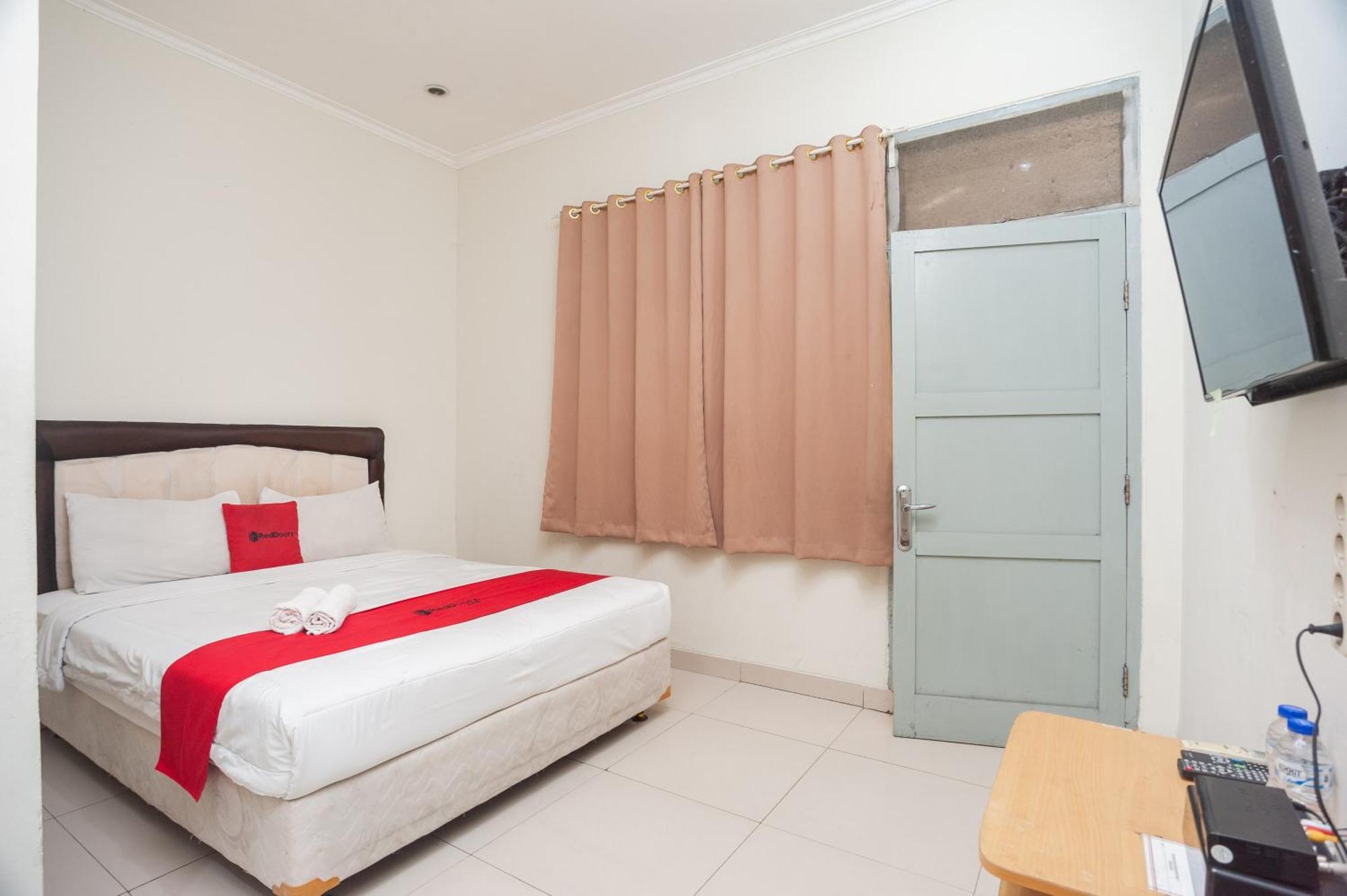Reddoorz Plus Near Rs Pmi Богор Екстер'єр фото