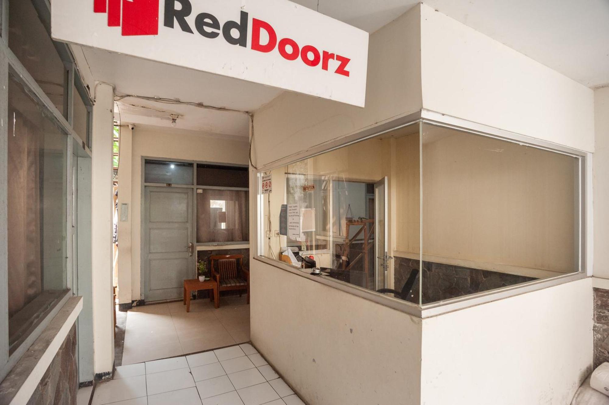 Reddoorz Plus Near Rs Pmi Богор Екстер'єр фото