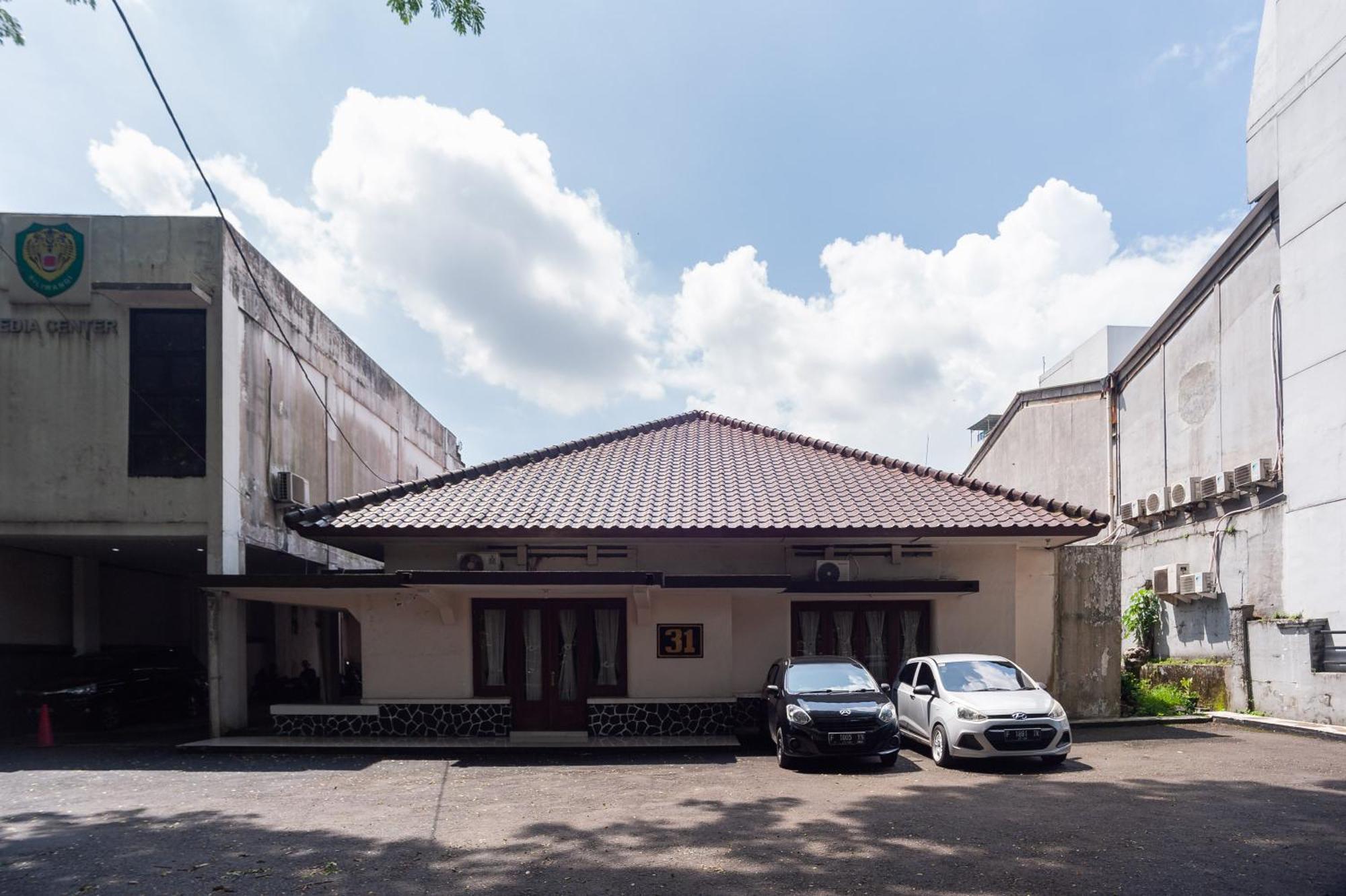 Reddoorz Plus Near Rs Pmi Богор Екстер'єр фото